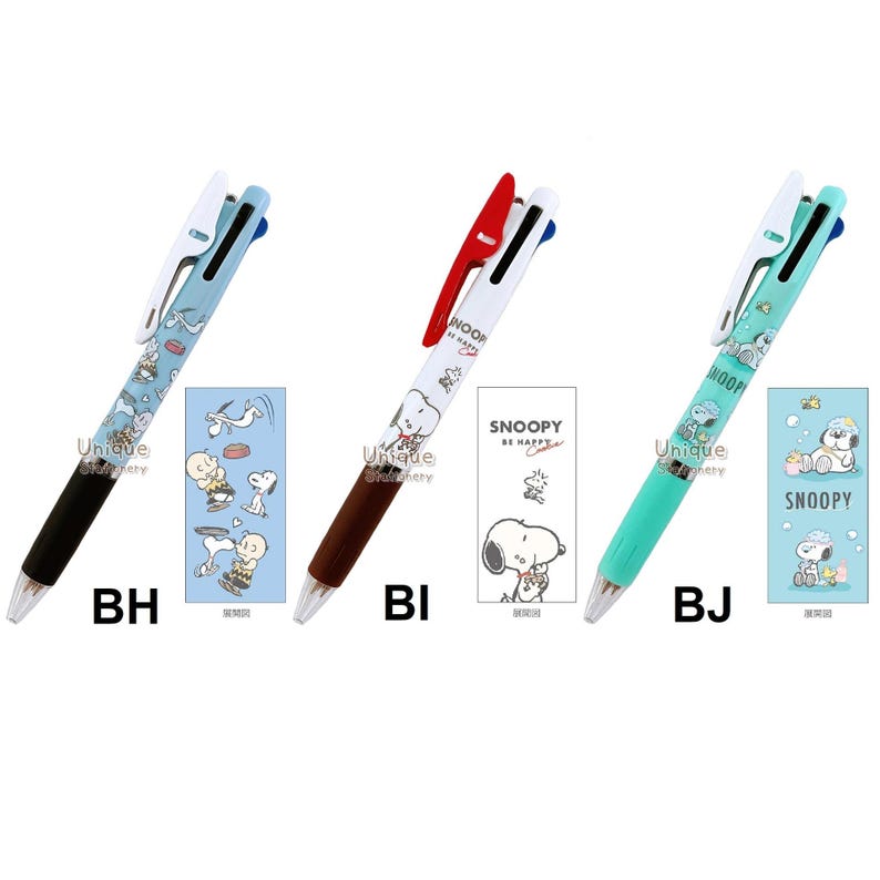 Puede incluir: Tres bol&iacute;grafos multicolores con dise&ntilde;os de Snoopy. Cada bol&iacute;grafo tiene un cuerpo de diferente color: azul claro, blanco y verde azulado. Cada bol&iacute;grafo tiene un clip de diferente color: blanco, rojo y blanco. Cada bol&iacute;grafo tiene tinta de diferente color: negro, marr&oacute;n y verde.