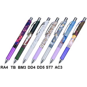 May include: Seven colorful pens with various designs, including floral patterns and cartoon characters. The pens have silver clips and tips, with the barrels featuring different colors like purple, green, and blue. The text "RA4 TB BM3 DD4 DD5 ST7 AC3" is printed at the bottom.