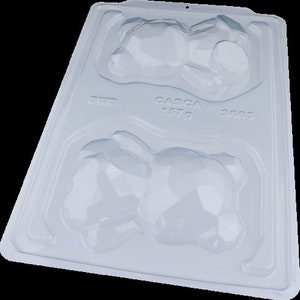 Może przedstawiać: Biała plastikowa forma z dwoma wnękami w kształcie niedźwiedzia. Forma jest oznaczona "C.A.S.C.A. 157.5 3005".