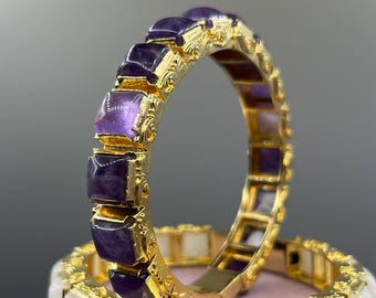 Handgjort armband med ametist och guldplätering, eleganta ädelstenssmycken.