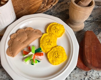 Felt Plantains, Play Haitian Food, Pretend Plantains, felt platanos, Banan peze, Haitian patty, Jamaican patty, Haitian food toy, Tostones