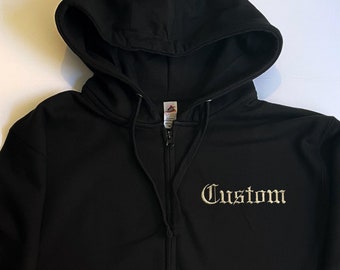 Sudadera con capucha y cremallera con texto personalizado bordado TU NOMBRE - / Suéter inglés antiguo - tu regalo de texto (S-2XL) Bordado minimalista Regalo de bordado genial