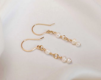 14k Gold Filled Pearl Earrings, Minimal Earrings, Pearl Baroque Earrings, Delicate Earrings, Freshwater Pearl, Dainty Wedding Earrings