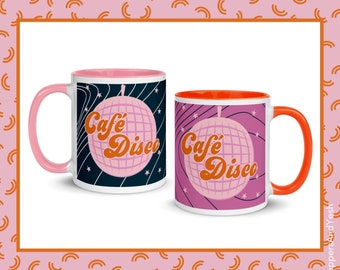 Cafe discomok met gekleurde binnenkant en handvat, de kantoorkoffiekop, schattig jaren 70 retro huis en kastdecor