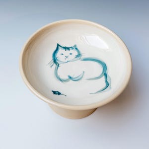 Upphöjd keramisk kattmatskål eller vattenskål, handgjord piedestalmatare med extra stor skål