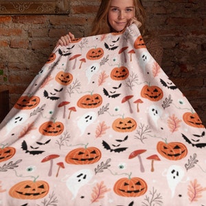 Cute Halloween blanket, pumpkin ghost blanket, fluffy plush blanket, Halloween bedding, Halloween indoor decoration, Halloween couch throw