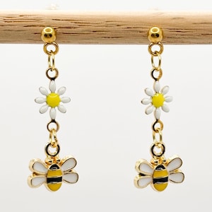Tiny Bee Earrings, Honey Bee Earrings, Flower Earrings, Spring Earrings, Bee Jewelry, Spring Jewelry, Cute Bee Earrings, Dainty Bee Earrings