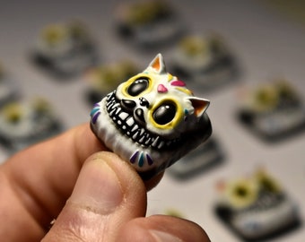 Mr. Brutus & Mr. Claws GMK Mictlán Resin Keycap: Handmade Smiling Cat