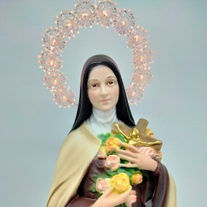 Resin statue of Saint Therese of the Child Jesus cm 40 with luminous halo. Saint Therese of Lisieux. 15.74&#39;&#39; St Therese of Lisieux statue