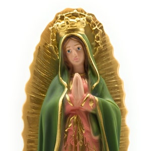 Estatua de Nuestra Señora de Guadalupe de 30 cm en polvo de mármol.  Estatua de 30 cm de Nuestra Señora de Guadalupe. Fabricado en Italia.