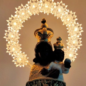Statue of Our Lady of Loreto in colored resin, 30 cm (11.81 inches) with illuminated halo for indoors and outdoors - - 220 V-
