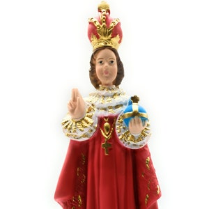 Baby Jezus van Praag Standbeeld 30 cm in marmerstof. 11,81 '' Kindje Jezus van Praag Standbeeld. Kleine jongen uit Praag