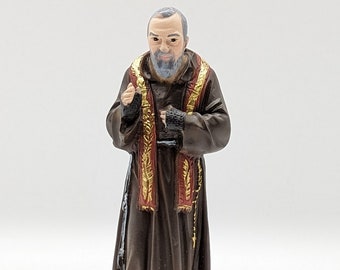 Statue des Heiligen Pater Pio von Pietrelcina 20 cm aus Marmorstaub. Statue von Pater Pio von Pietrelcina aus Marmorstaub. St. Padre Pio-Statuen