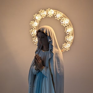 Estatua de Nuestra Señora de Lourdes cm. 40 en resina con halo luminoso
