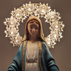 Statue of Our Lady of Grace. Virgin Mary. 20 cm marble dust statue with luminous halo 220 V.