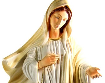 Statue of Our Lady of Medjugorje cm 40 in resin. Regina Pacis statue. 15.74&#39;&#39; resin statue of Our Lady of Medjugorje.