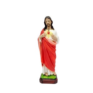 Sacred Heart of Jesus resin statue cm 40. Suitable for indoors and outdoors. 15.75&#39;&#39; Sacred Heart of Jesus resin statue. MADE IN ITALY.