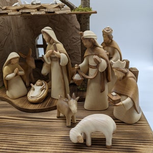 17-piece wooden Nativity set, complete wooden Nativity Scene with hut in a modern TOP QUALITY style created in Val Gardena image 6