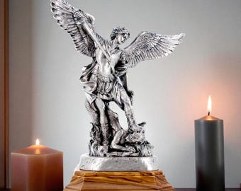 9.05'' St. Michael harsbeeld |