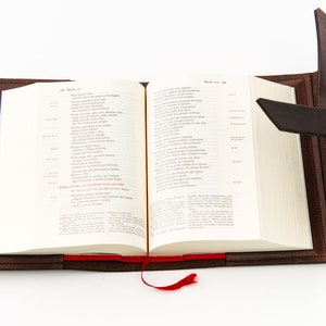 Brevier- oder Stundenliturgie-Einband aus echtem Leder. Bibeleinband. Buchhalter aus Leder. Hergestellt in Italien.