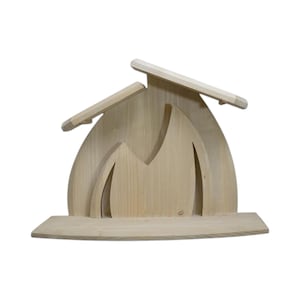 Può includere: Una scultura decorativa in legno in una tonalità naturale. La scultura presenta un design astratto con forme curve e una struttura a forma di tetto. Ha una base rettangolare ed è adatta per l'arredamento della casa.