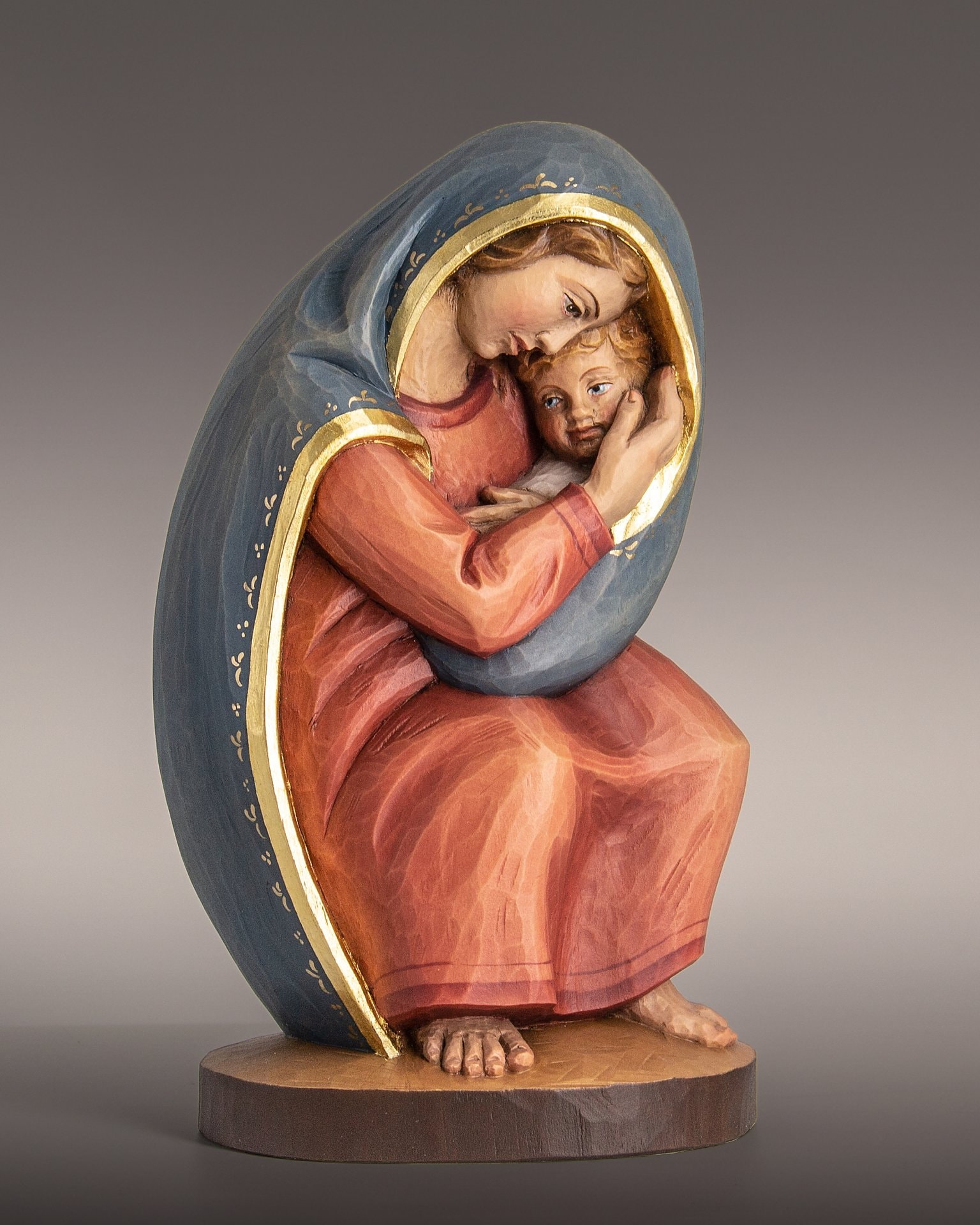 Statua Madonna di Stalingrado in legno realizzata in Val Gardena e