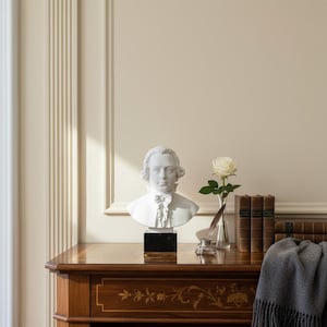 Büste von Wolfgang Amadeus Mozart aus weißem Marmorstaub, 28 cm | Italien | 11,02'' Büste von Wolfgang Amadeus Mozart | Hergestellt in der Toskana |