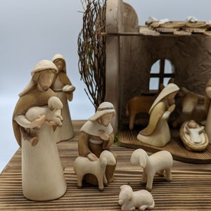 17-piece wooden Nativity set, complete wooden Nativity Scene with hut in a modern TOP QUALITY style created in Val Gardena image 4