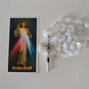 Mother-of-pearl rosary of Merciful Jesus with prayer in Italian and jute rosary holder