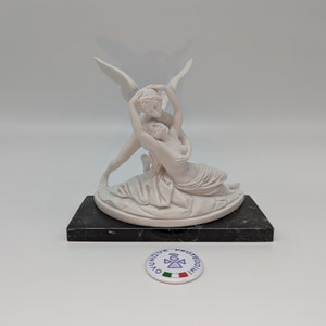 Artistic reproduction Sculpture Cupid and Psyche in white marble dust 15 x 13 cm. MADE IN TUSCANY. Sculpture Cupid and Psyche. From Italy.