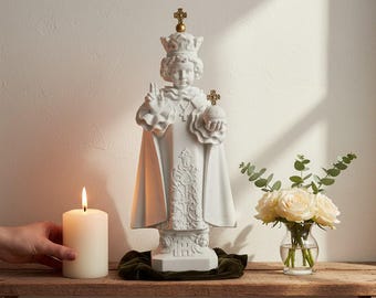 Statua Gesù Bambino di Praga in polvere di marmo | Made in Tuscany | Infant Jesus of Prague statue |
