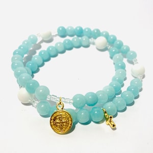 Agate rosary bracelet with St. Benedict Medal. Elastic agate rosary.