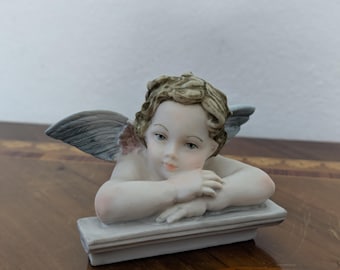 ラファエロの「天使と月」は、ヴァルガルデーナ産の木材で彫刻され