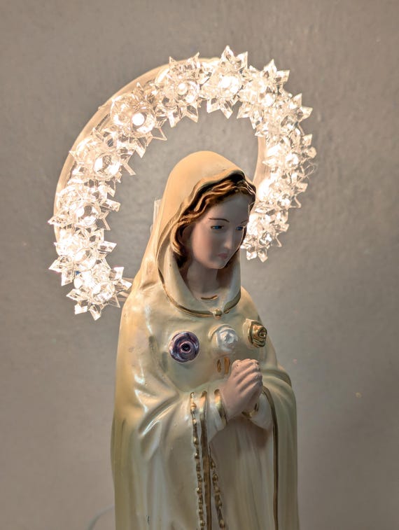 Statua di Maria Rosa Mistica cm 30 in gesso con aureola luminosa 220V. Our Lady of Mystical Rose. Rosa Mystica statue. Statue of Mystic Rose