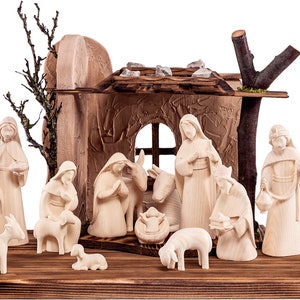 17-piece wooden Nativity set, complete wooden Nativity Scene with hut in a modern TOP QUALITY style created in Val Gardena image 2