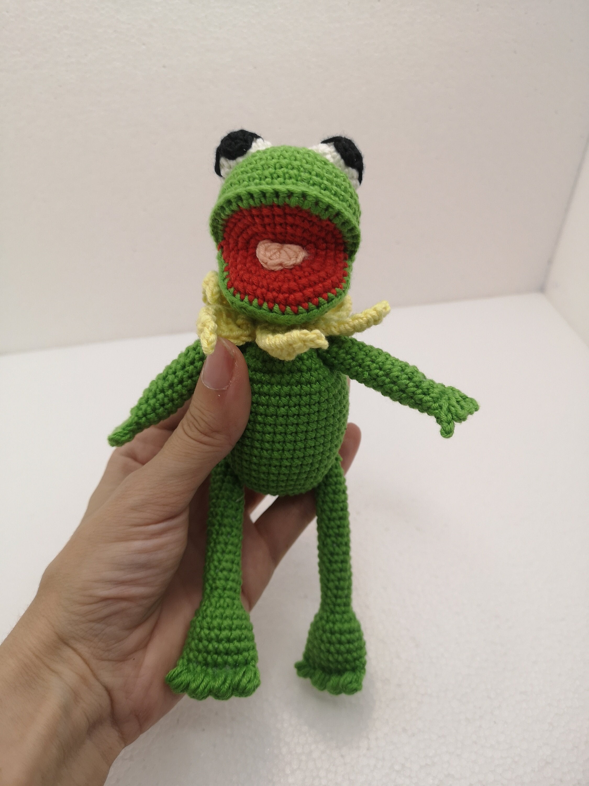 Kermit, the frog, amigurumii doll, the muppets, beginner frindly, easy pattern