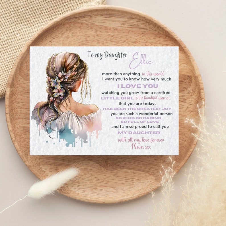 Puede incluir: Una tarjeta con una ilustraci&oacute;n de acuarela de una mujer con el pelo largo y flores en el pelo. La tarjeta tiene un mensaje para una hija, que dice: "To my Daughter Ellic more than anything in this world I want you to know how very much I LOVE YOU watching you grow from a carefree LITTLE GIRL to the beautiful woman that you are today, HAS BEEN THE GREATEST JOY you are such a wonderful person SO KIND, SO CARING SO FULL OF LOVE and I am so proud to call you MY DAUGHTER with all my love forever Mum xxx"