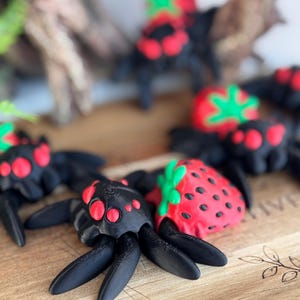 3D Articulated Strawberry Spider- Spider Toy- Spider Strawberry- Spider Desk Fidget