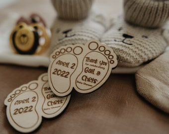 Magneet babyshower, bedankjes babyshower, gepersonaliseerde houten magneten babyshower, rompermagneten, magneet babyvoetjes babyrompertje
