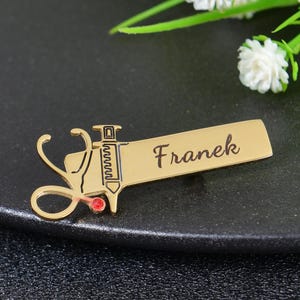 Personalized Nurse Brooch: Engraved Name, Syringe Design - Medical Gift