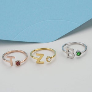 Elegante anillo de piedra de nacimiento inicial / anillo de piedra de nacimiento personalizado oro, plata y oro rosa / piedra de nacimiento personalizada y anillo inicial / anillo de letras