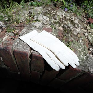 true vintage 1960s white leather driving gloves ~ cool bridal elopement gloves