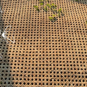 Naturalna plecionka z trzciny rattanowej, naprawa mebli vintage, materiał wiklinowy, projekty DIY zdjęcie 3