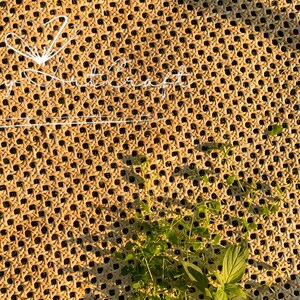 Naturalna plecionka z trzciny rattanowej, naprawa mebli vintage, materiał wiklinowy, projekty DIY zdjęcie 12