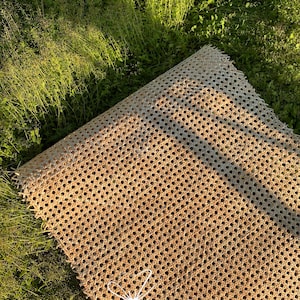 Naturalna plecionka z trzciny rattanowej, naprawa mebli vintage, materiał wiklinowy, projekty DIY zdjęcie 7