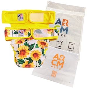 Puede incluir: Un pañal reutilizable para perro amarillo y blanco con estampado de girasol. El pañal tiene una cintura amarilla y un forro de malla. Viene con una banda abdominal reutilizable amarilla y blanca. El pañal está empaquetado en una bolsa de lavandería de malla blanca con el nombre de la marca "ARCM PETS" impreso en ella.