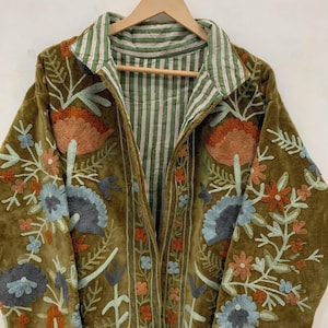 Zielone haftowane kwiatowe kurtki z aksamitną podszewką z bawełny w stylu boho Zimowy płaszcz w stylu streetwear Bomberka w stylu boho Dwustronna kurtka damska modna zdjęcie 2