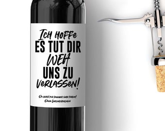 May include: A black wine bottle with a white label that says "Ich hoffe es tut dir weh uns zu verlassen!"  The label also says "Du wirst für immer eine Fehlende Erinnerung sein".