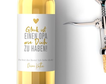 May include: A white wine bottle with a label that reads "Glück ist einen Opa wie Dich zu haben!"  The label also includes a small heart and the text "Du bist der Beste! Ich liebe dich! Deine Katha".