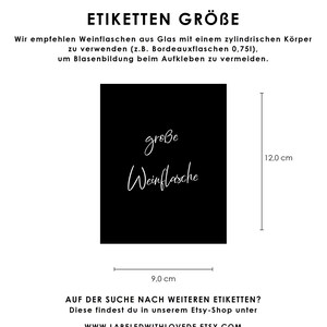 May include: A black and white image showing the dimensions of a label for a large wine bottle. The label is 9.0 cm wide and 12.0 cm tall. The text on the label reads "gro&szlig;e Weinflasche".
